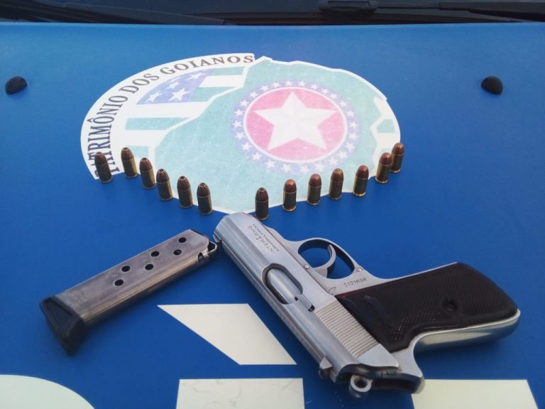 CASAL DE NAMORADOS  SÃO PRESOS PELA PM EM SANTO ANTÔNIO DO RIO VERDE, DISTRITO DE CATALÃO, AO TENTAREM VENDER PISTOLA DE ORIGEM ALEMÃ