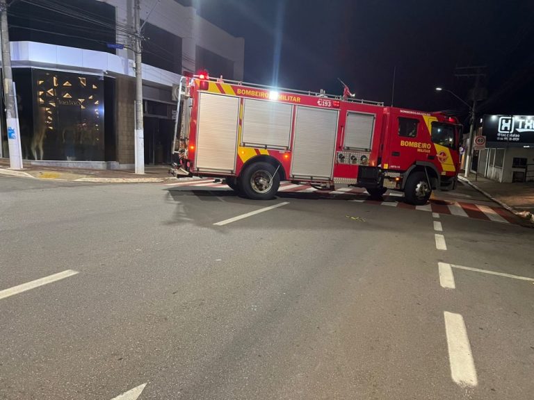 CURTO CIRCUITO PODE TER PROVOCADO INCÊNDIO EM LOJA DE ROUPAS NO CENTRO DE CATALÃO COM PREJUÍZO ESTIMADO DE R$ 200 MIL REAIS
