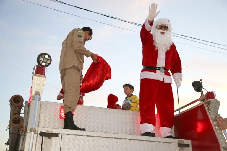 PAPAI NOEL CHEGA HOJE ÀS 19H EM CATALÃO; CONCENTRAÇÃO PARA RECEPÇÃO AO BOM VELHINHO É NO POSTO JK