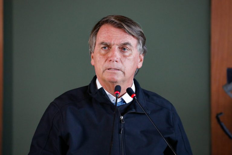 BOLSONARO É INTERNADO NOS ESTADOS UNIDOS APÓS SENTIR ‘DORES ABDOMINAIS’