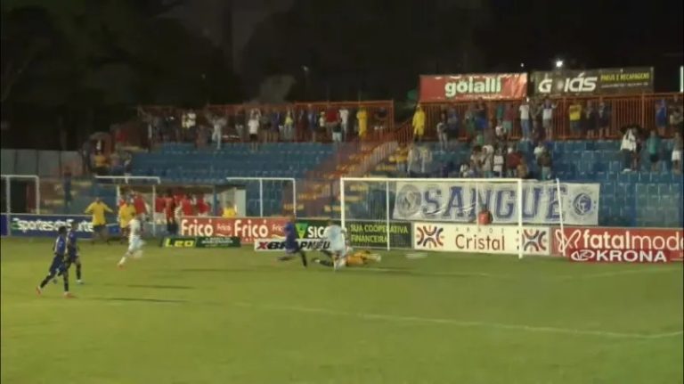 CRAC DE CATALÃO RESOLVE NO PRIMEIRO TEMPO, BATE O GOIANÉSIA E COMEÇA O GOIANÃO COM O PÉ DIREITO