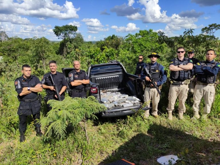 PM E PRF DE CATALÃO APREENDEM PICAPE COM MAIS DE 60 KG CLORIDRATO DE COCAÍNA AVALIADA EM R$ 10,8 MILHÕES DE RAIS, EM CUMARI-GO