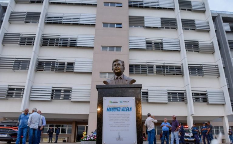 “MAGUITO FORMOU UMA ESCOLA DE BOA POLÍTICA”, AFIRMA CAIADO SOBRE HOMENAGEM A EX-GOVERNADOR, EM APARECIDA DE GOIÂNIA