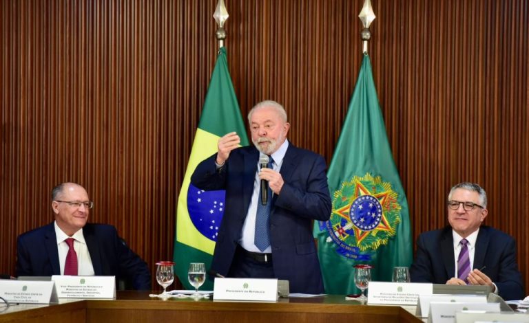 LULA FAZ AGRADECIMENTO AO GOVERNADOR RONALDO CAIADO POR ATUAÇÃO NO 8 JANEIRO