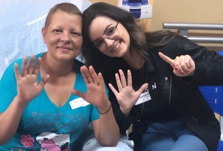 DOAÇÕES PARA DONA VALÉRIA PODEM SER FEITAS TAMBÉM PELO VAKINHA; ELA PRECISA DE R$ 17 MIL PARA REPARAÇÃO DAS PRÓTESES APÓS TRATAMENTO DE CÂNCER