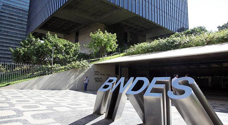 BNDES VOLTARÁ A FINANCIAR PROJETOS EM PAÍSES VIZINHOS, DISSE LULA EM REUNIÃO COM EMPRESÁRIOS NA ARGENTINA