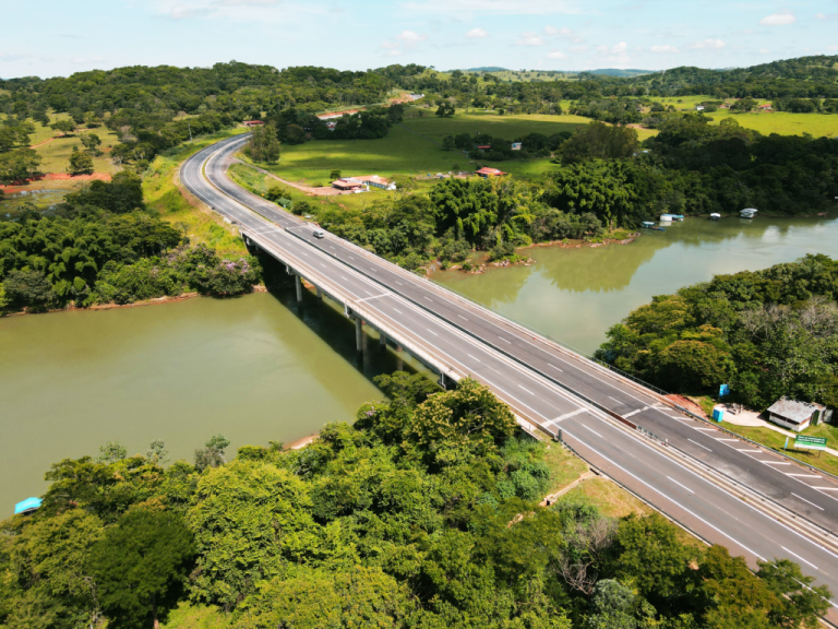 COM FINALIZAÇÃO DAS OBRAS DE REFORÇO E ALARGAMENTO, PONTE WAGNER ESTELITA CAMPOS NA DIVISA DE GOIÁS COM MINAS GERAIS ESTÁ COM DOIS LADOS LIBERADOS