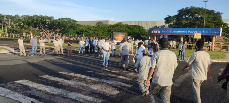 AO TODO 27 FUNCIONÁRIOS FORAM DEMITIDOS DA MITSUBISHI DE CATALÃO; SIMECAT E EMPRESA SE REÚNEM NA TARDE DESTA SEXTA-FEIA (03/02)