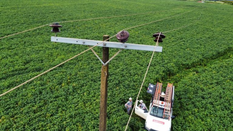 MORADORES DE TRÊS RANCHOS FICARAM MAIS DE 12 HORAS SEM ENERGIA ELÉTRICA