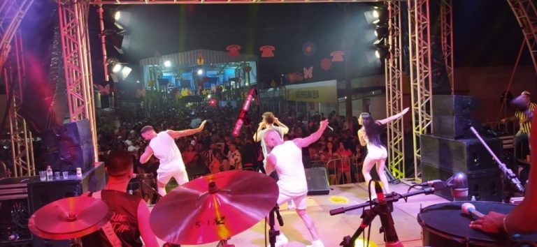 CARNAVAL 2023: EM GOIANDIRA, MILHARES DE FOLIÕES CELEBRARAM A PRIMEIRA NOITE DE FOLIA