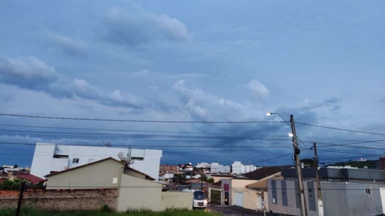 CLIMATOLOGISTA DE CATALÃO FAZ ALERTA SOBRE POSSIBILIDADE DE RISCO DE CHUVAS FORTES EM FORMATOS DE TEMPESTADES