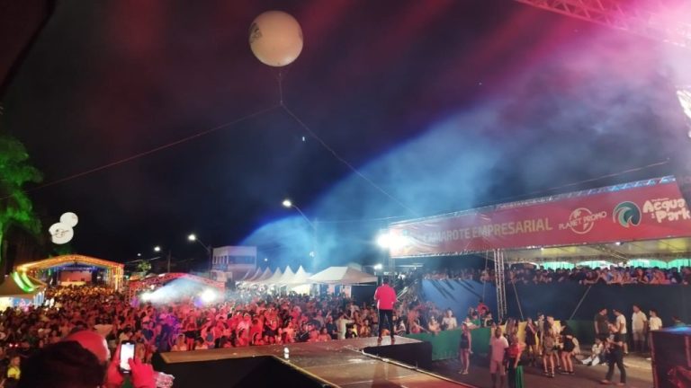 MAIS DE 6 MIL PESSOAS ACOMPANHARAM A PRIMEIRA NOITE DE ATRAÇÕES NO SAMBÓDROMO DE TRÊS RANCHOS