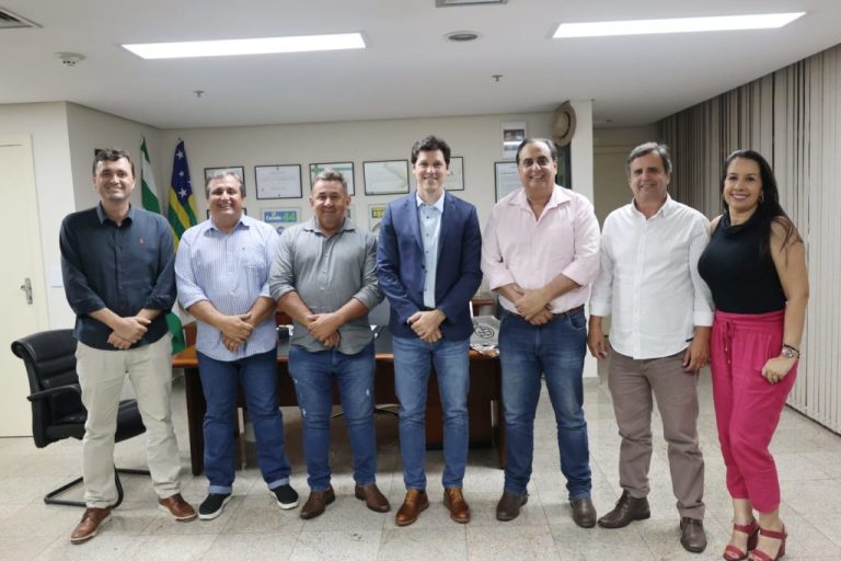 AO LADO DO PRESIDENTE DO MDB DE CATALÃO, IRMÃOS GALDINO SE REUNIRAM COM O VICE-GOVERNADOR, DANIEL VILELA (MDB), EM GOIÂNIA