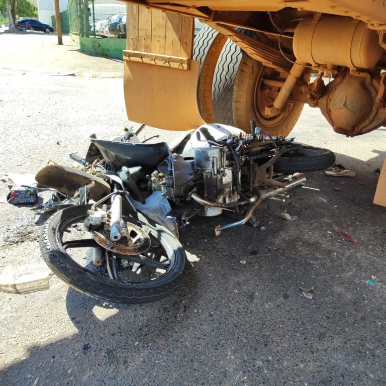 JOVEM DE 24 ANOS QUE FOI ARRASTADA COM MOTO POR CAMINHÃO EM ACIDENTE, PASSOU POR CIRURGIA NA SANTA CASA DE CATALÃO