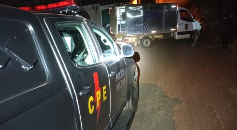 FEMINICÍDIO: HOMEM CONTA EM BAR QUE MATOU E ENTERROU MULHER, POLICIAIS DO CPE DE ANÁPOLIS SÃO ACIONADOS, PRENDEM AUTOR E ENCONTRAM CORPO DA MULHER ENTERRADO NO QUINTAL DE CASA