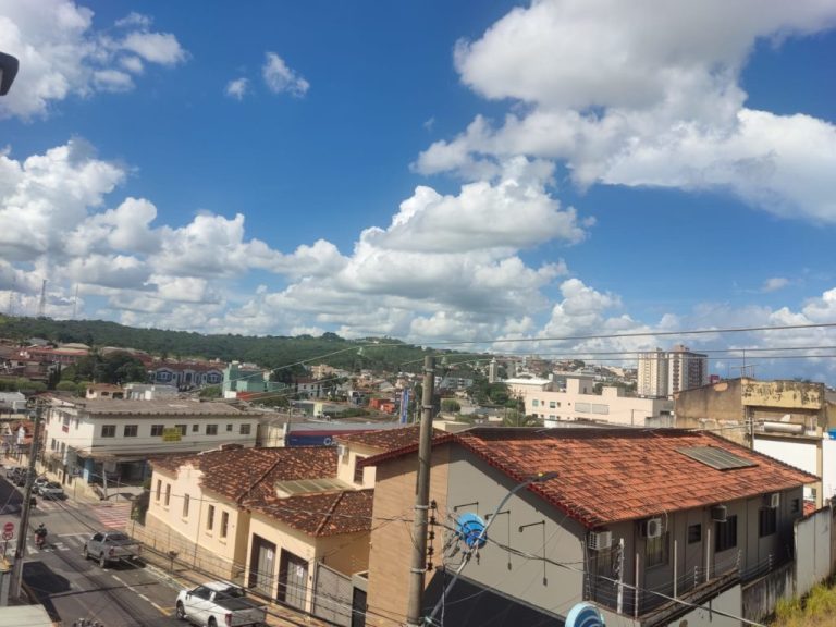 FRENTE FRIA AVANÇA E FAZ COM QUE AMENIZE O CALORÃO; CHUVAS EM FORMATOS DE TEMPESTADES PODERÃO OCORRER NO DECORRER DESTA SEMANA