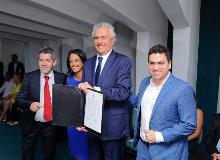 CAIADO EMPOSSA TRÊS NOVOS TITULARES DA EQUIPE DE GOVERNO