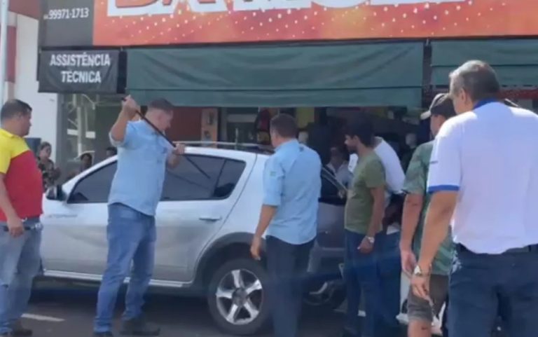 MÃE SE DESESPERA APÓS CARRO TRAVAR COM FILHO DE 11 MESES LOGO DEPOIS DE ELA DESCER, EM JATAÍ-GO