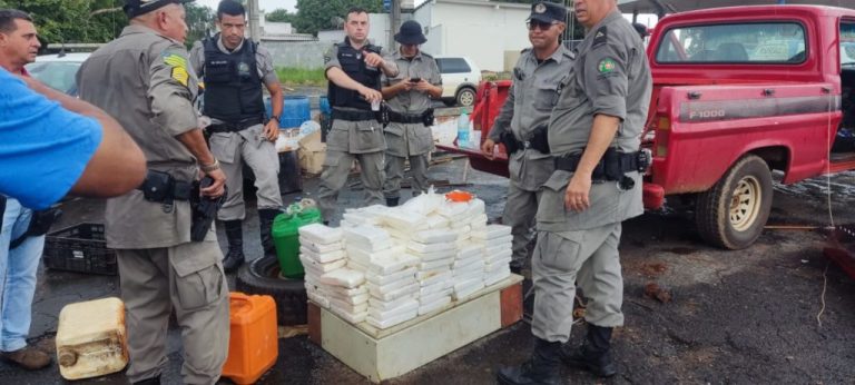 POLÍCIA APREENDE 200 KG DE MACONHA EM CAMINHONETE COM FUNDO FALSO EM MARZAGÃO