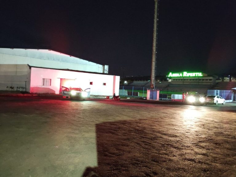 VÂNDALOS INVADEM ESTÁDIO DO CRAC, QUEBRAM JANELA E REVIRAM VESTIÁRIO