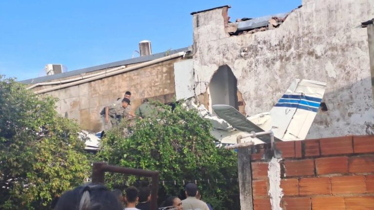 AERONAVE CAI SOBRE RESIDÊNCIAS EM GOIÂNIA DEIXA DOIS MORTOS E QUATRO GRAVEMENTE FERIDOS