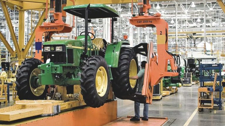 NOVAS DEMISSÕES: JUROS ALTOS DIFICULTAM A COMPRA DE MAQUINÁRIO AGRICOLA E JOHN DEERE ANUNCIA DESLIGAMENTOS DE CERCA DE 150 FUNCIONÁRIOS EM CATALÃO