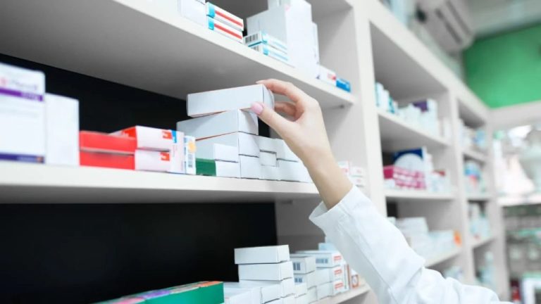 PREÇOS DE MEDICAMENTOS PODEM SUBIR ATÉ 5,6% A PARTIR DE ABRIL NO BRASIL, SEGUNDO PROJEÇÃO DO SINDUSFARMA