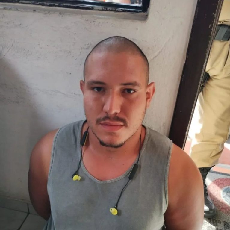 ASSASSINO PULOU MURO DE CRECHE EM BLUMENAU-SC PARA ATACAR E MATAR CRIANÇAS