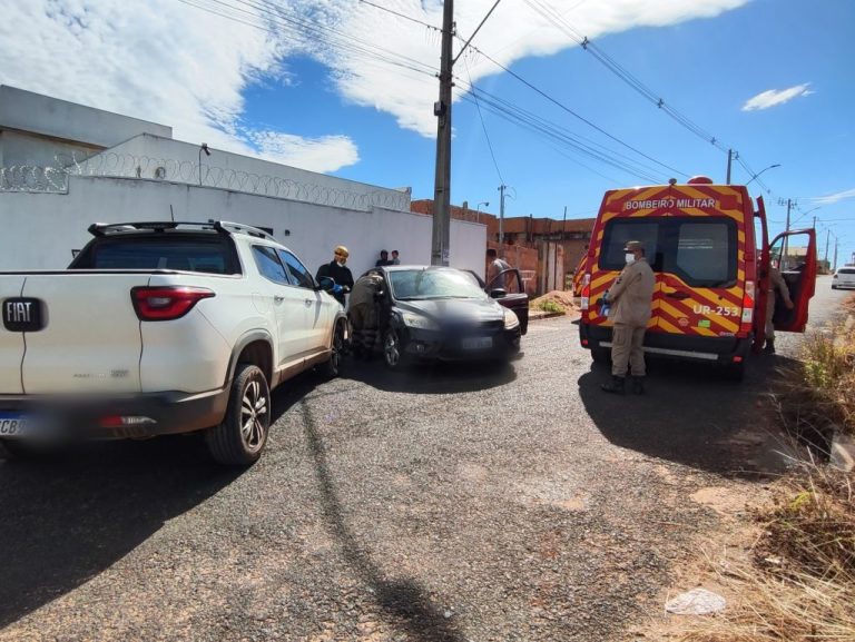 CÂMERA DE MONITORAMENTO FLAGROU COLISÃO EM BAIRRO DE CATALÃO