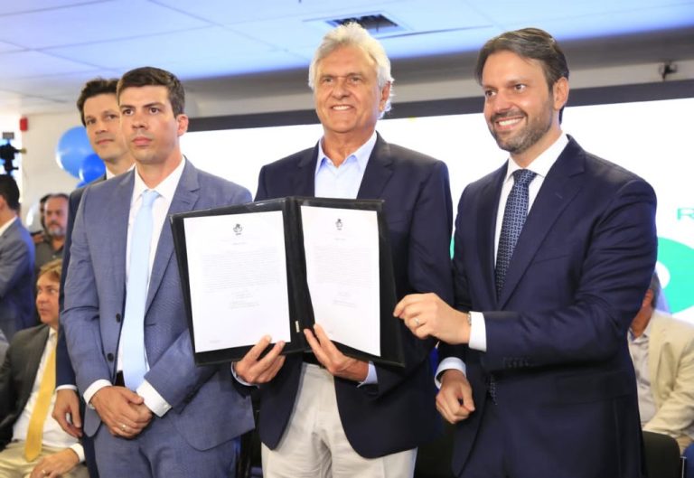 CAIADO PEDE “EMPENHO MÁXIMO” AO EMPOSSAR PEDRO SALES NA SEINFRA E ALEXANDRE BALDY NA AGEHAB