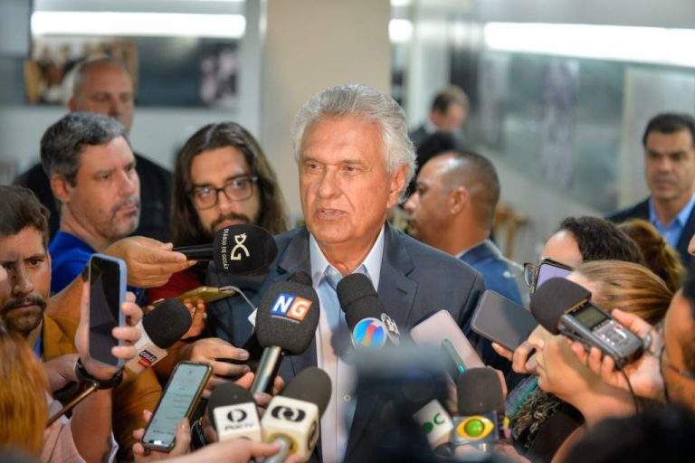 DETECTORES DE METAIS, MONITORAMENTO DE REDES SOCIAIS  E VISTORIAS EM MOCHILAS, FORAM ALGUMAS DAS MEDIDAS ANUNCIADAS POR CAIADO PARA EVITAR ATAQUES EM ESCOLAS DE GOIÁS