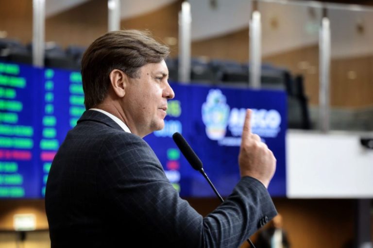 PRESIDENTE DA ALEGO, BRUNO PEIXOTO DENUNCIA MINERAÇÃO DE METAIS RAROS E TERRAS RARAS QUE NÃO GERAM BENEFÍCIOS PARA O ESTADO