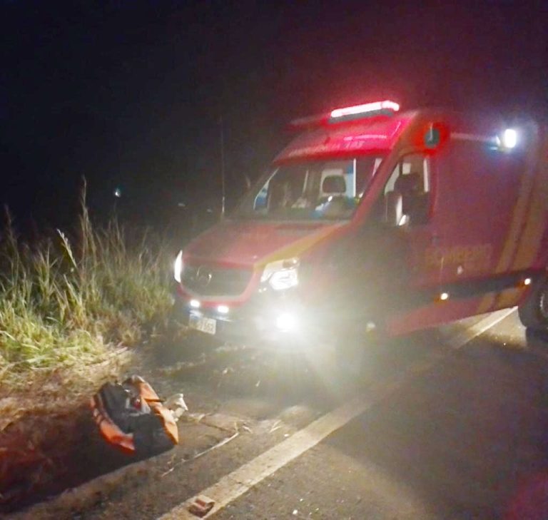 MÃE COM DOIS FILHOS SE ENVOLVE EM ACIDENTE NA GO 330 ENTRE OUVIDOR E TRÊS RANCHOS; DUAS PESSOAS FICARAM FERIDAS