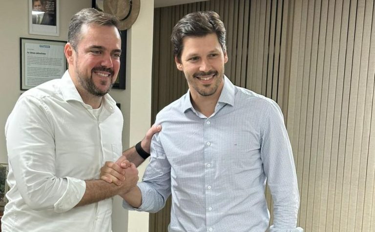 DANIEL VILELA RECEBE GUSTAVO MENDANHA EM SUA PRIMEIRA AGENDA OFICIAL COMO GOVERNADOR INTERINO