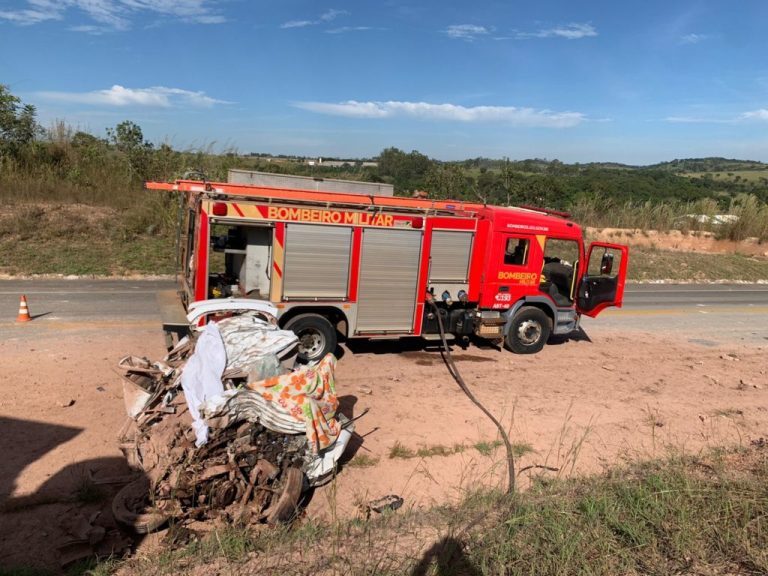 EM SEMANA MARCADA POR ACIDENTES GRAVES NAS RODOVIAS DE GOIÁS, BOMBEIROS ATUARAM EM RETIRADA DE VÍTIMAS PRESAS EM FERRAGENS