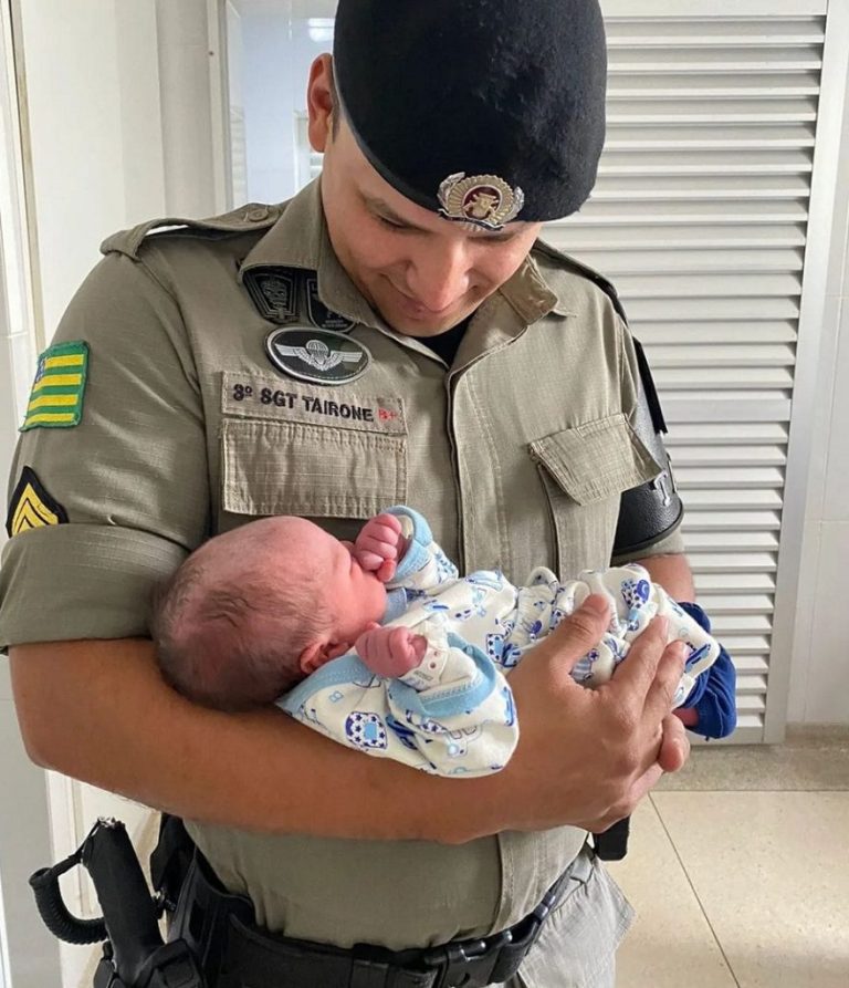 MULHER DÁ A LUZ DENTRO DE VEÍCULO E CONTA COM AJUDA DE SARGENTO DA PM EM GOIÂNIA