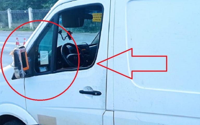 MOTORISTA EM GOIÁS É AUTUADO POR USAR ESPELHO DE BANHEIRO NO LUGAR DE RETROVISOR