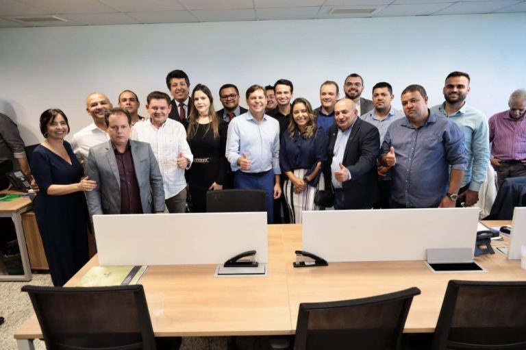 PRESIDENTE DA ALEGO INAUGURA CENTRO DE APOIO A PREFEITOS E VEREADORES DE GOIÁS