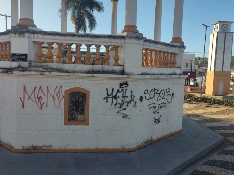 “VÃO TER QUE COMPRAR A TINTA E PINTAR NOVAMENTE”, DISSE ADIB ELIAS SOBRE PINCHADORES EM CATALÃO