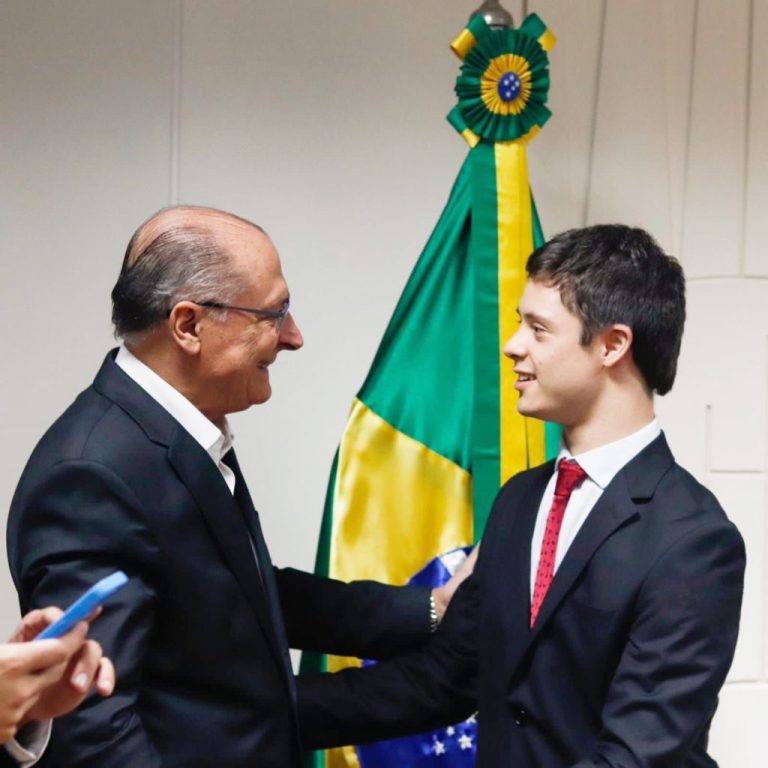 INFLUENCIADOR GOIANO SE ENCONTRA COM O VICE PRESIDENTE ALCKMIN PARA ENTREGAR PROPOSTAS DOS DIREITO DAS PESSOAS COM DEFICIÊNCIA