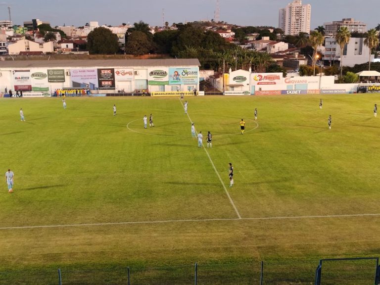 GOLS NOS MINUTOS FINAIS RESULTAM EM EMPATE ENTRE CRAC E INTER DE LIMEIRA