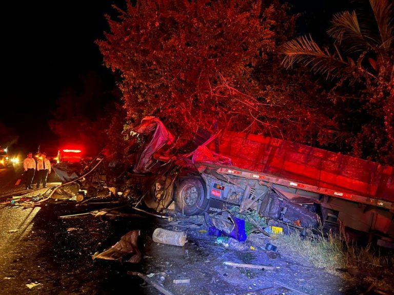 GAVE ACIDENTE ENTRE ÔNIBUS E CARRETA NA GO-164 FAZ 16 VÍTIMAS, ENTRE ELAS, QUATRO FATAIS