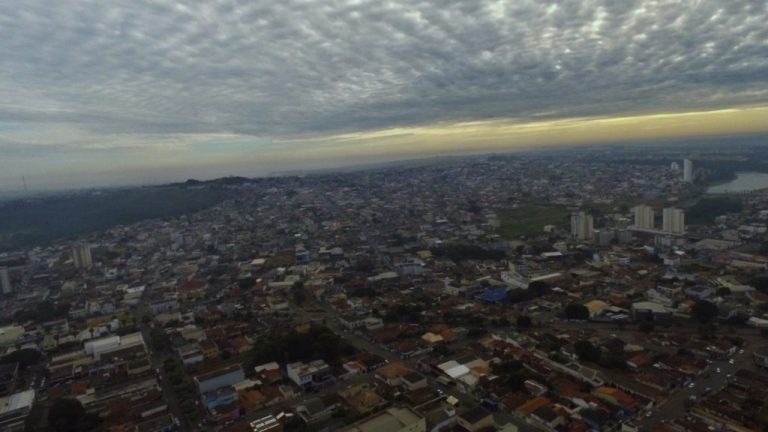 FRENTE FRIA TRAZ CHUVA E PROMETE FRIO INTENSO EM CATALÃO DURANTE O FINAL DE SEMANA