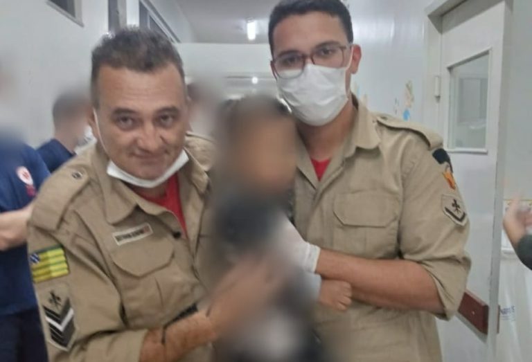 CORPO DE BOMBEIROS DE ANÁPOLIS SALVA VIDA DE CRIANÇA QUE SE AFOGOU EM PISCINA