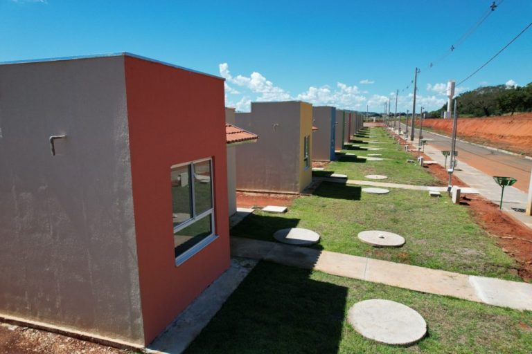 GOVERNO DE GOIÁS INICIA A CONSTRUÇÃO DE CASAS SEM CUSTO PARA OS MORADORES DE OUVIDOR