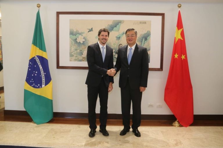 DANIEL VILELA LIDERA MISSÃO À CHINA PARA FORTALECER RELAÇÕES COMERCIAIS