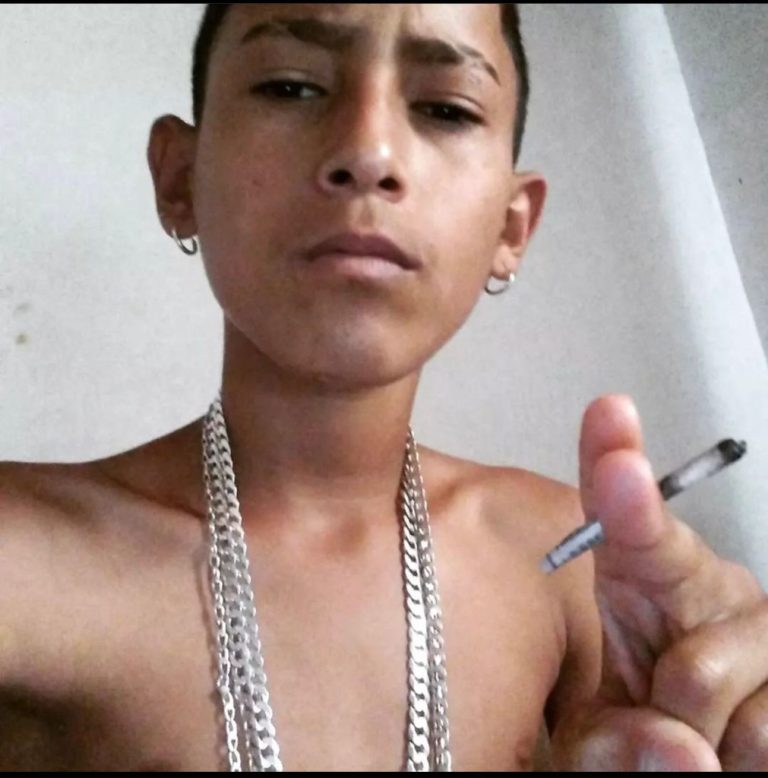 ADOLESCENTE DE 16 ANOS É ENCONTRADO MORTO COM PERFURAÇÕES NA CABEÇA EM ESTRADA PRÓXIMO A OUVIDOR