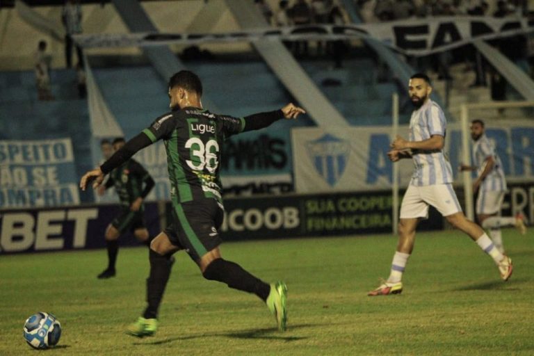 CRAC DE CATALÃO GARANTE EMPATE NO ÚLTIMO MINUTO E MANTÉM SEQUÊNCIA INVICTA