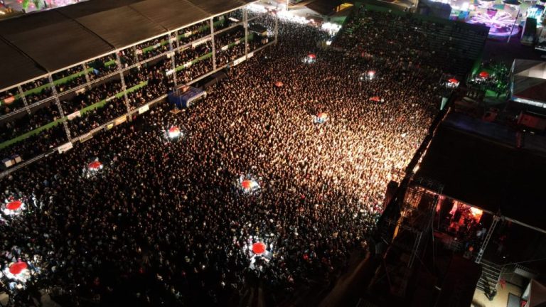 EXPO CATALÃO INICIA COM SUCESSO E SHOWS DE JORGE E MATEUS E GEORGE HENRIQUE E RODRIGO ATRAEM MULTIDÃO DE 18 MIL PESSOAS