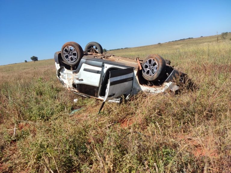 MULHER DE 64 ANOS DE IDADE PERDE O CONTROLE E VEÍCULO CAPOTA NA BR-050, EM CATALÃO